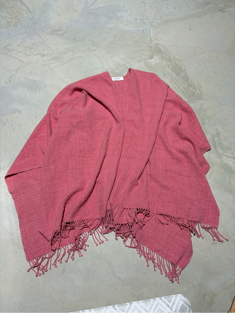 Mersea Women's Pink Fringed travel wrap